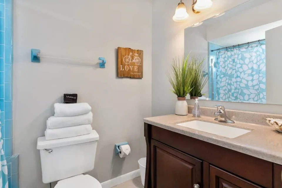 Bathroom turnover cleaning