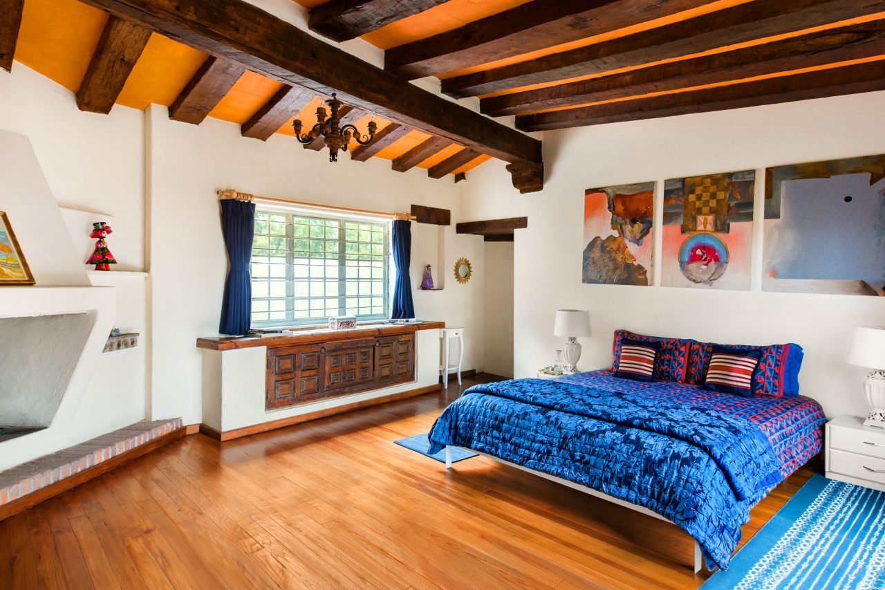 Bedroom turnover cleaning